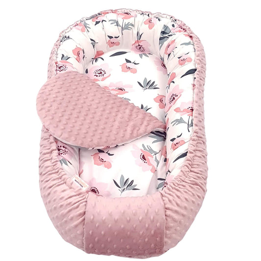 evCushy Baby Nest with liner – Pink Poppies & Blush Plush – Soft baby sleep pod for newborns to 9 months, featuring pink poppy cotton and blush pink 