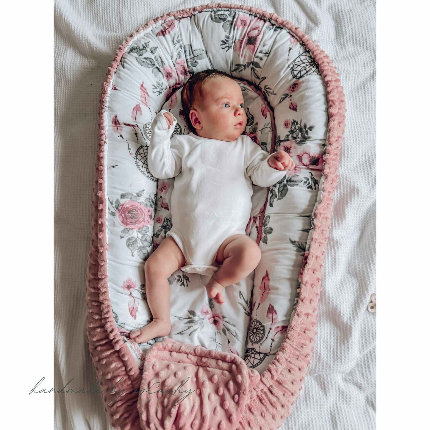 newborn baby girl nest sleep pod pink 0-9 months made of cotton floral pattern and pink plush