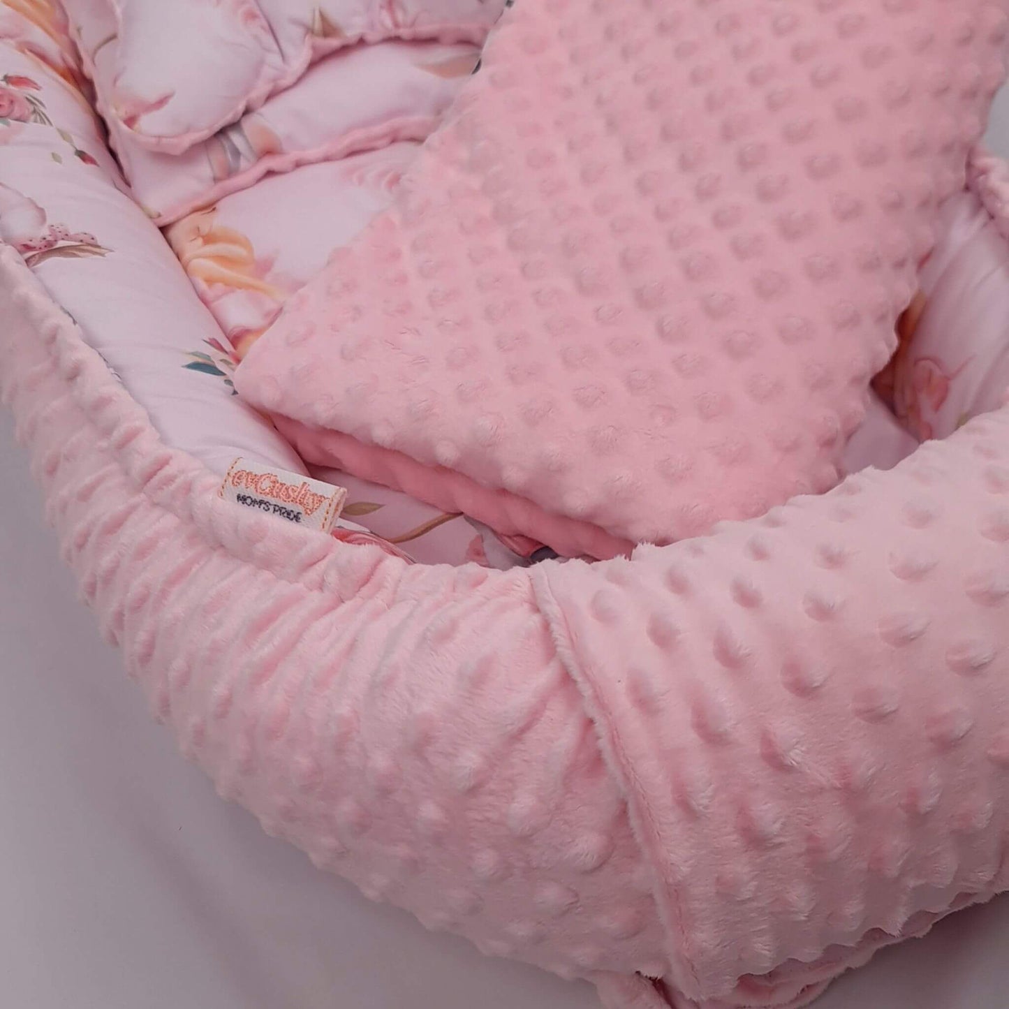 Close up of ultra soft soothing plush minky and premium cotton baby nest fabric